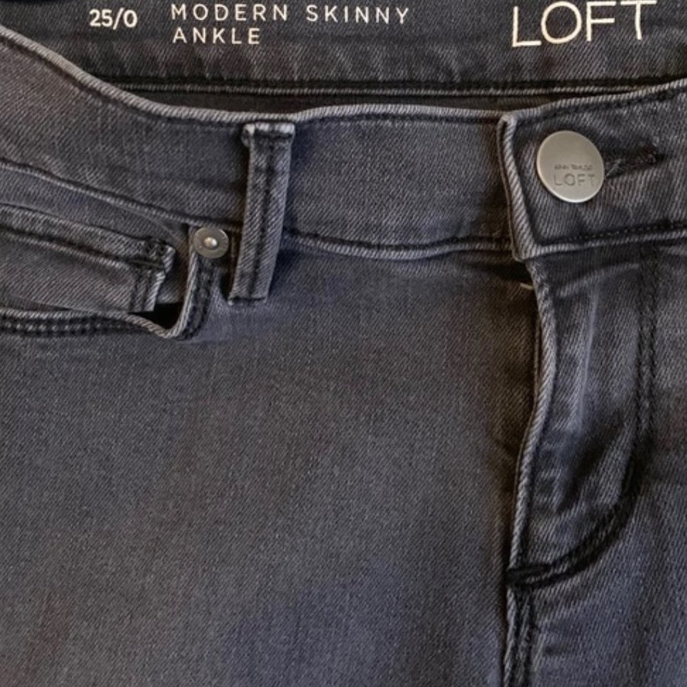 EUC LOFT Modern Skinny Ankle Zipper Jean